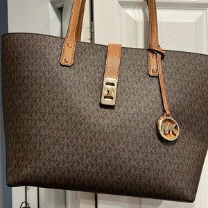 Michael Kors Purse.  Used 1 time.